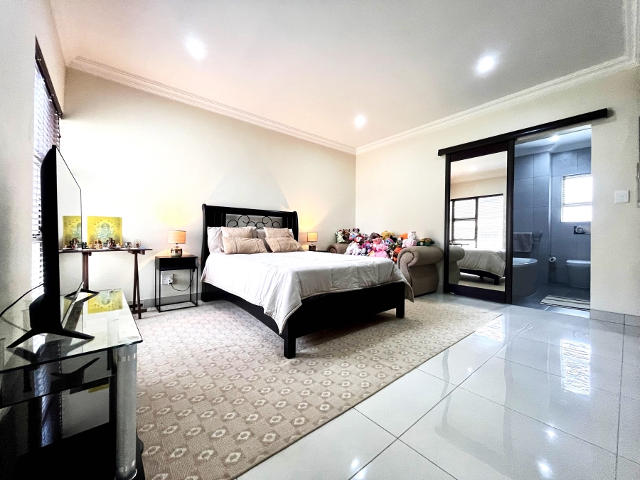 5 Bedroom Property for Sale in Blue Valley Golf Estate Gauteng