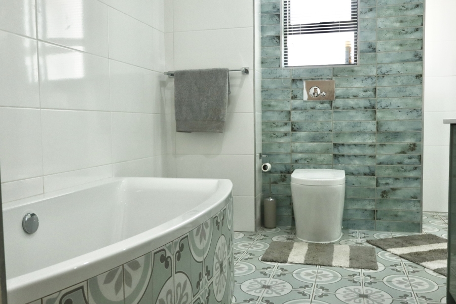 5 Bedroom Property for Sale in Blue Valley Golf Estate Gauteng