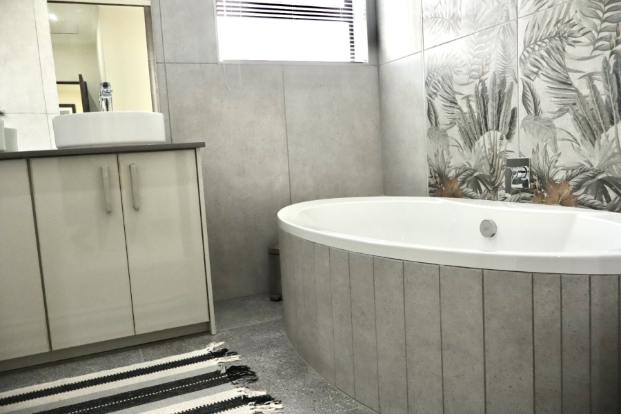 5 Bedroom Property for Sale in Blue Valley Golf Estate Gauteng
