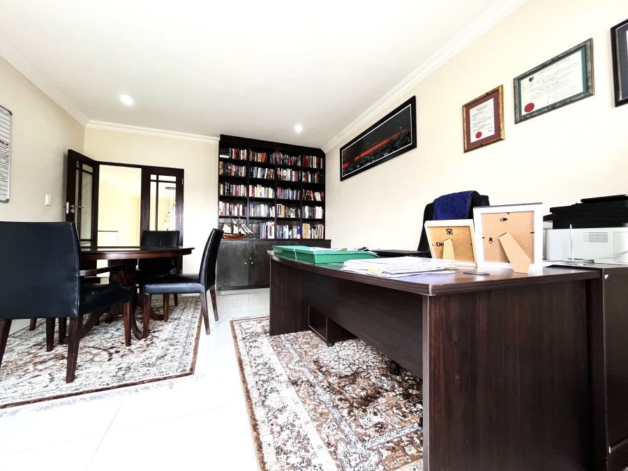 5 Bedroom Property for Sale in Blue Valley Golf Estate Gauteng