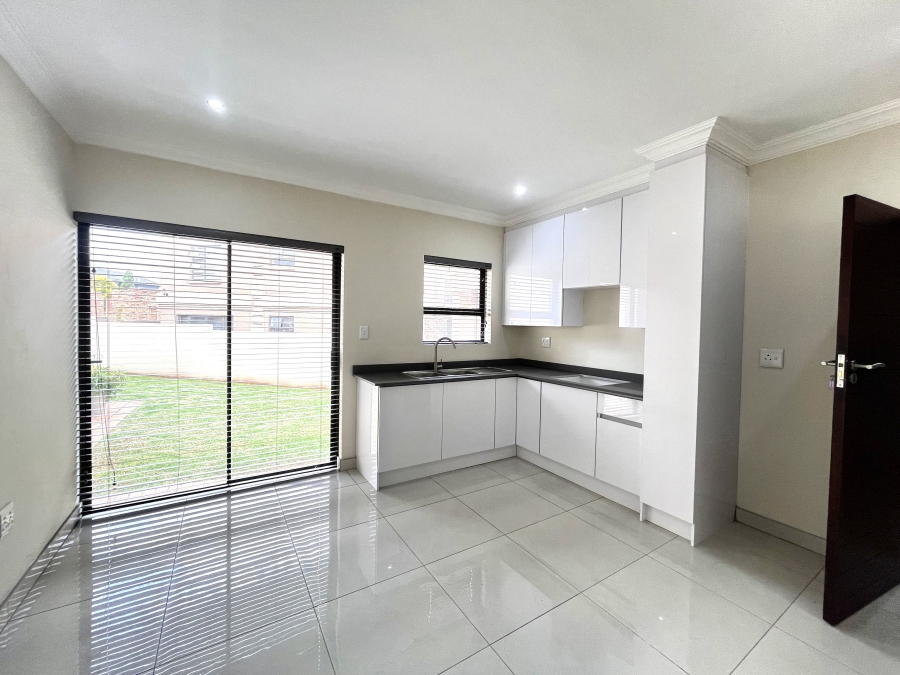 5 Bedroom Property for Sale in Blue Valley Golf Estate Gauteng