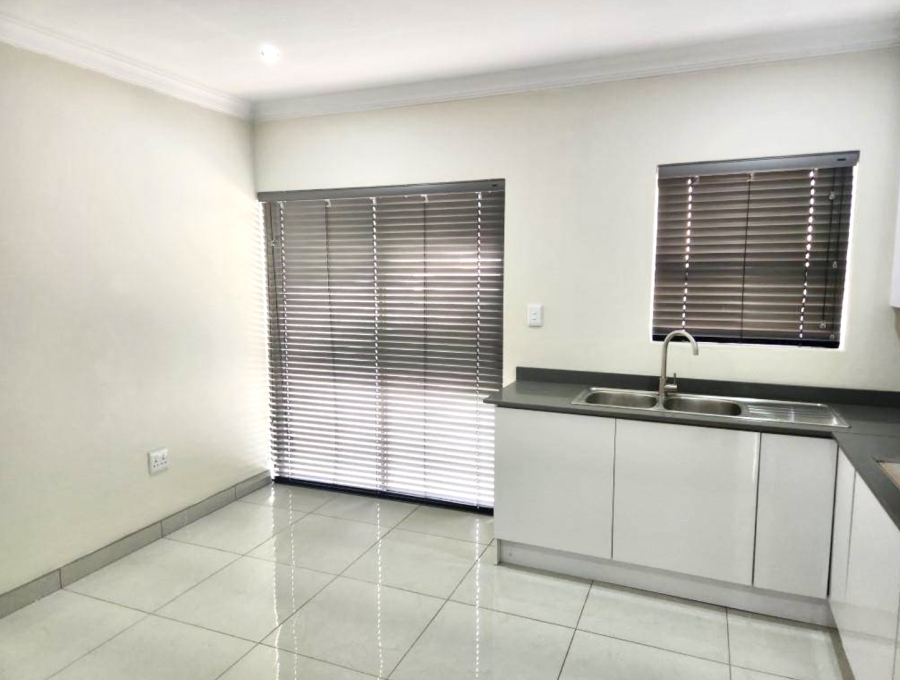 5 Bedroom Property for Sale in Blue Valley Golf Estate Gauteng