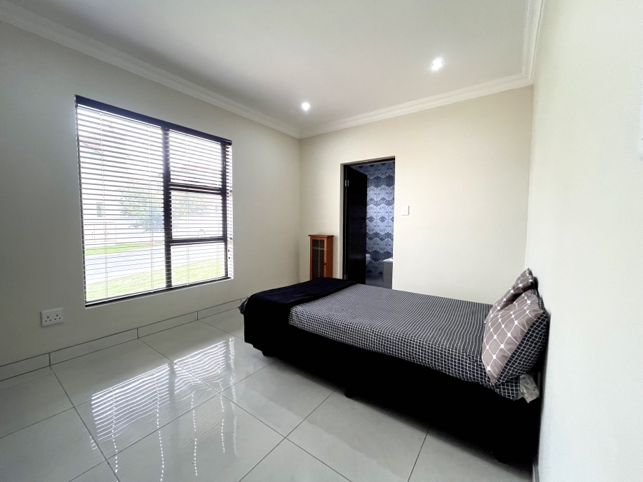 5 Bedroom Property for Sale in Blue Valley Golf Estate Gauteng
