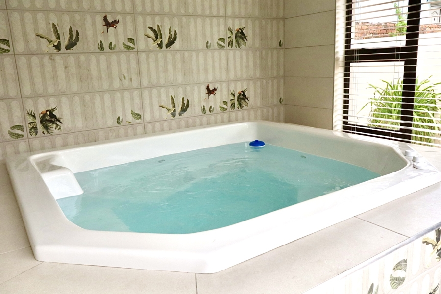 5 Bedroom Property for Sale in Blue Valley Golf Estate Gauteng