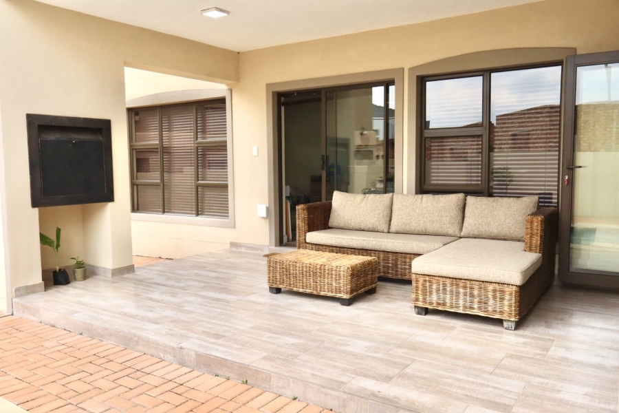 5 Bedroom Property for Sale in Blue Valley Golf Estate Gauteng