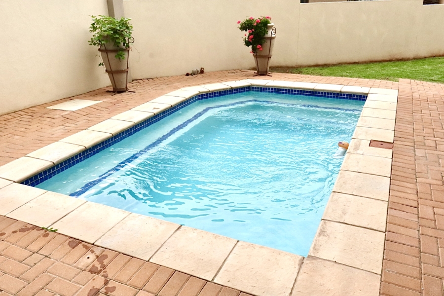 5 Bedroom Property for Sale in Blue Valley Golf Estate Gauteng