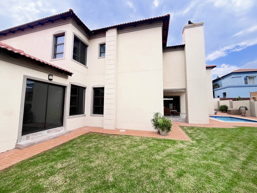 5 Bedroom Property for Sale in Blue Valley Golf Estate Gauteng