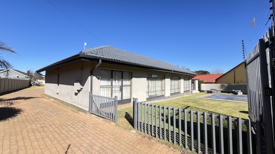 4 Bedroom Property for Sale in Greenhills Gauteng