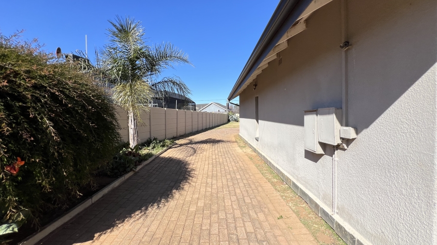 4 Bedroom Property for Sale in Greenhills Gauteng