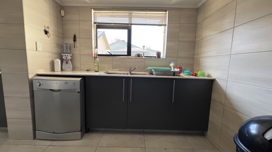 4 Bedroom Property for Sale in Greenhills Gauteng