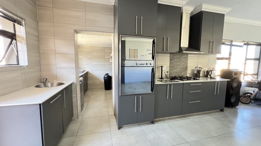 4 Bedroom Property for Sale in Greenhills Gauteng