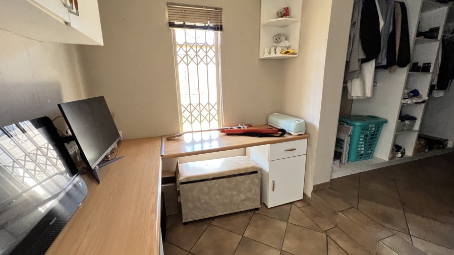 4 Bedroom Property for Sale in Greenhills Gauteng