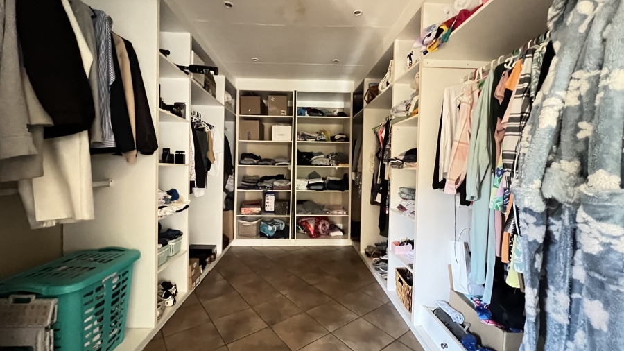 4 Bedroom Property for Sale in Greenhills Gauteng