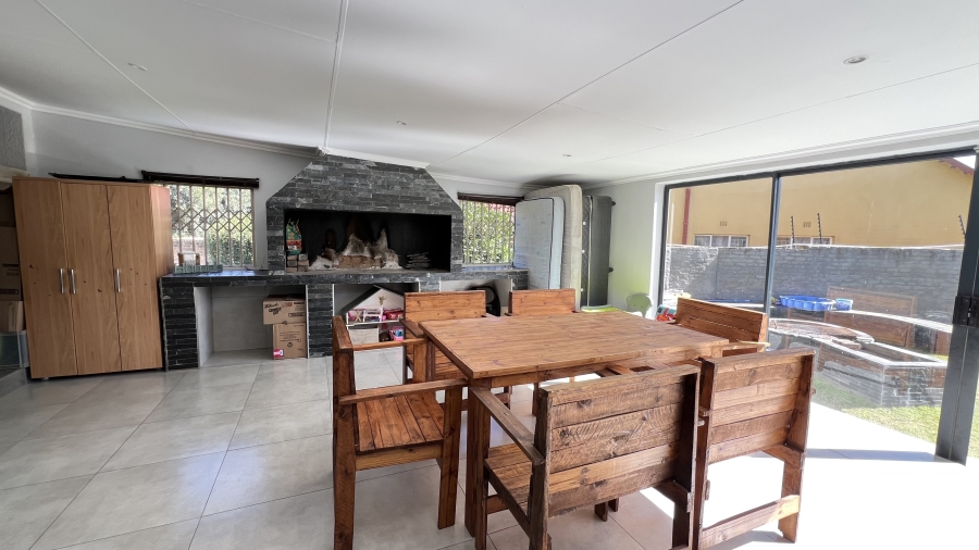 4 Bedroom Property for Sale in Greenhills Gauteng