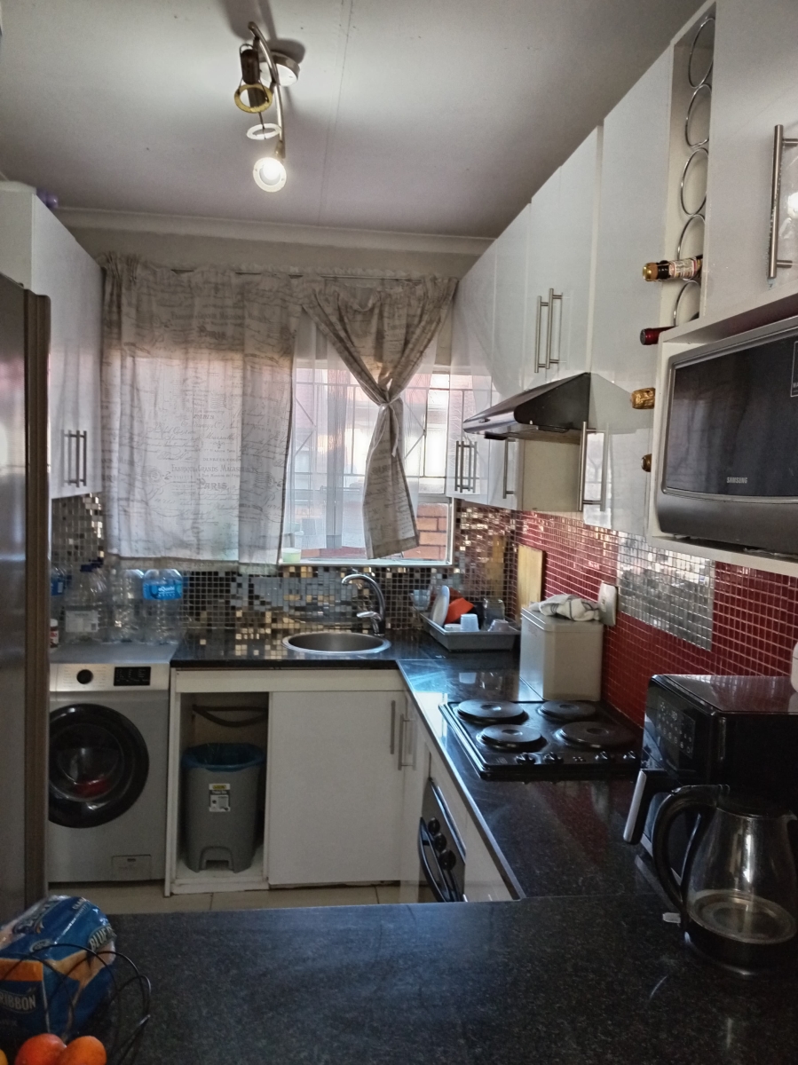 2 Bedroom Property for Sale in Buccleuch Gauteng