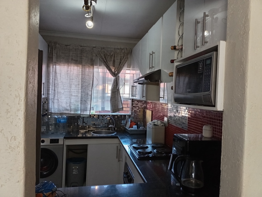 2 Bedroom Property for Sale in Buccleuch Gauteng
