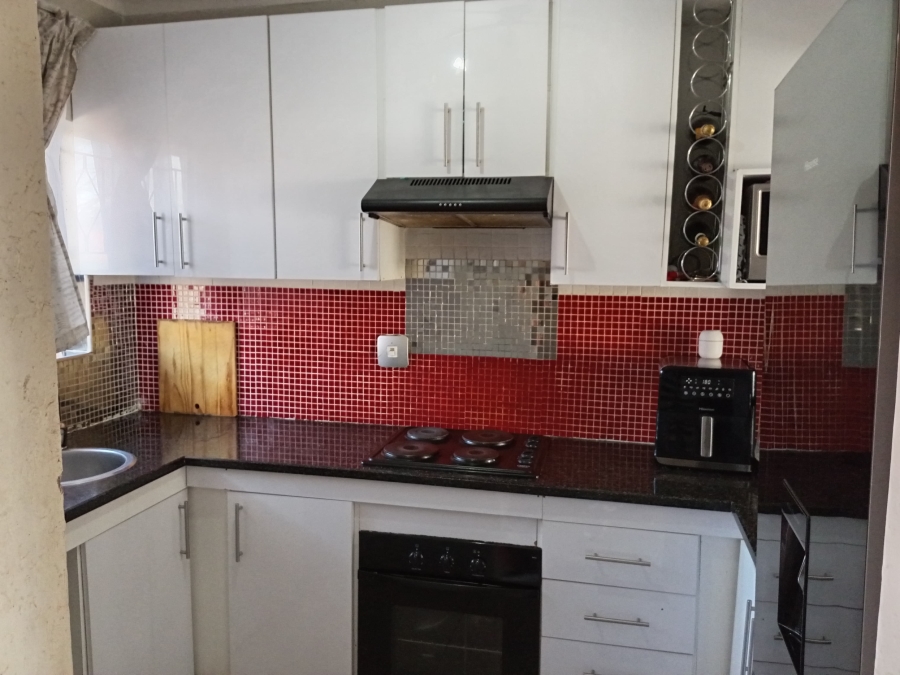 2 Bedroom Property for Sale in Buccleuch Gauteng
