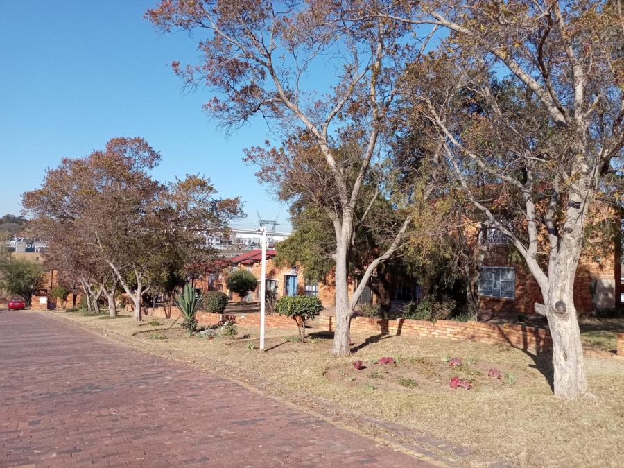2 Bedroom Property for Sale in Buccleuch Gauteng