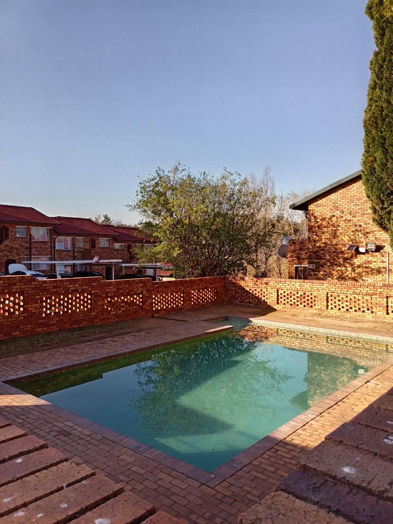 2 Bedroom Property for Sale in Buccleuch Gauteng