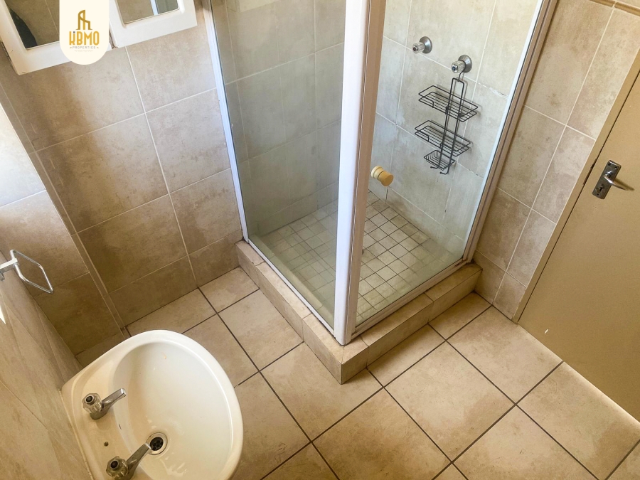 1 Bedroom Property for Sale in Kosmosdal Gauteng