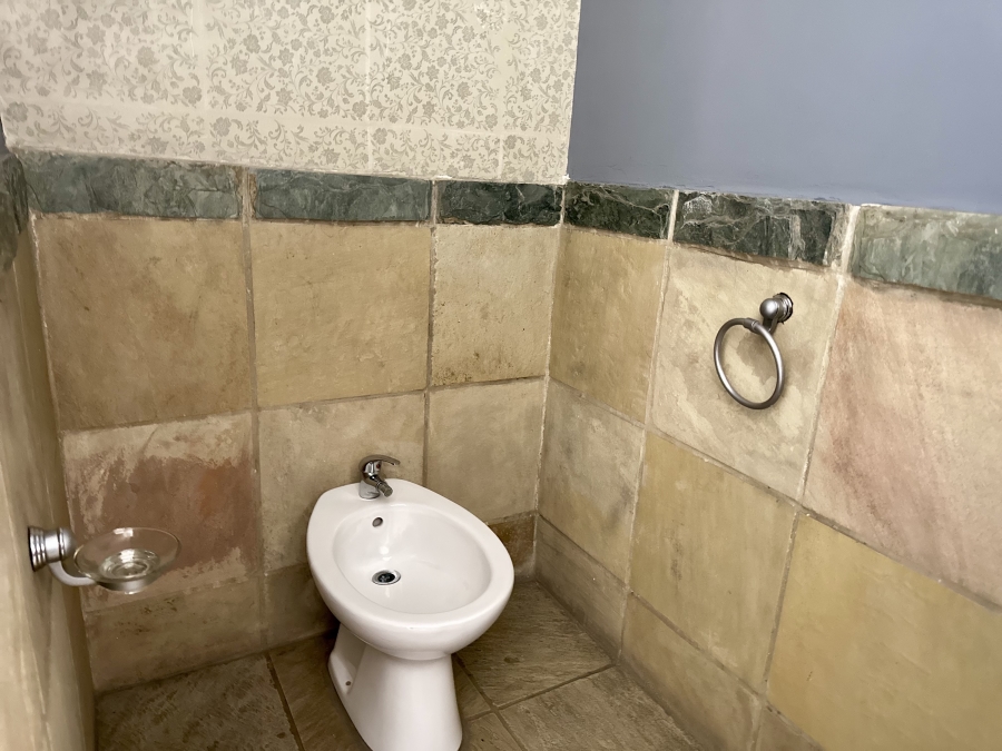 5 Bedroom Property for Sale in Blue Valley Golf Estate Gauteng