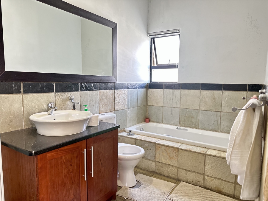 5 Bedroom Property for Sale in Blue Valley Golf Estate Gauteng