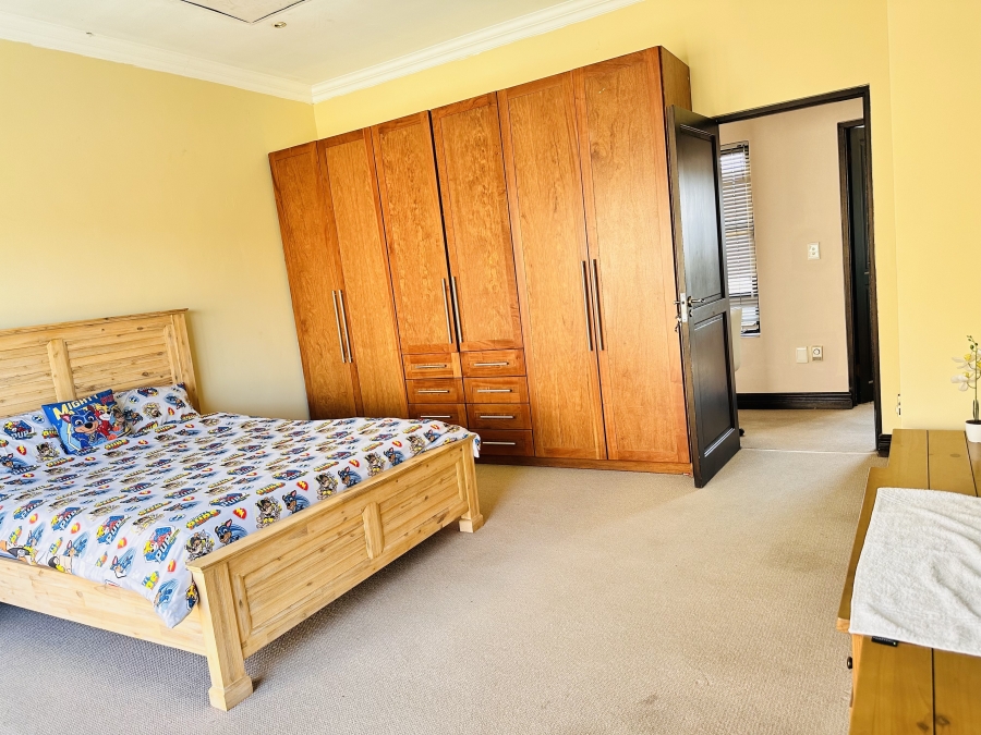 5 Bedroom Property for Sale in Blue Valley Golf Estate Gauteng