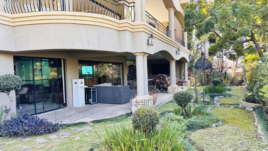 5 Bedroom Property for Sale in Blue Valley Golf Estate Gauteng