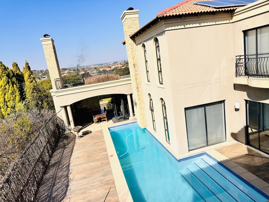 5 Bedroom Property for Sale in Blue Valley Golf Estate Gauteng