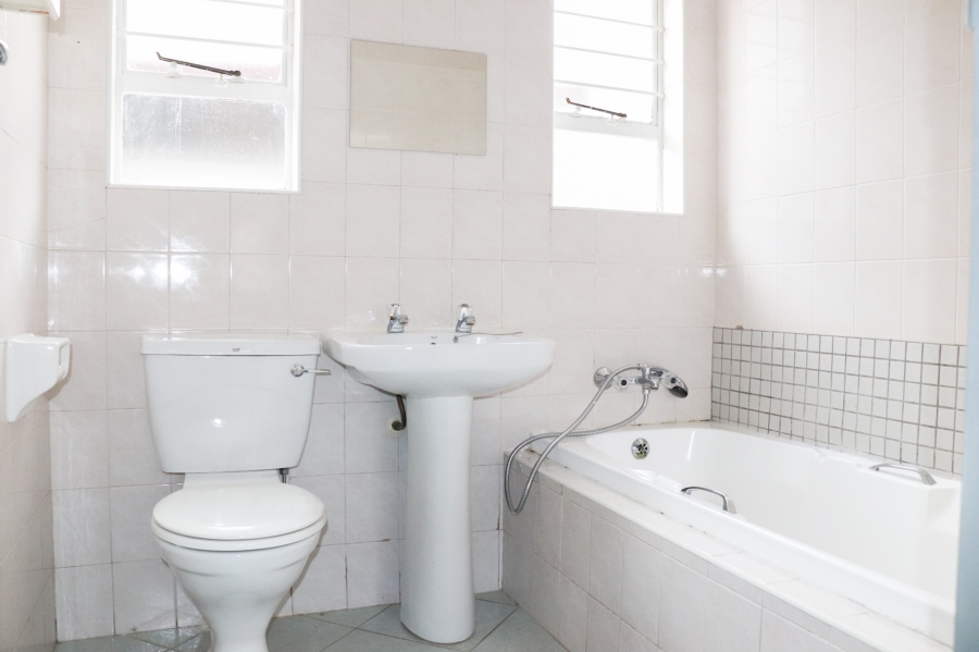 To Let 2 Bedroom Property for Rent in Fairland Gauteng
