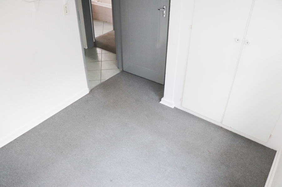 To Let 2 Bedroom Property for Rent in Fairland Gauteng