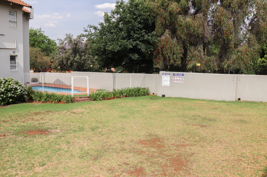 To Let 2 Bedroom Property for Rent in Fairland Gauteng