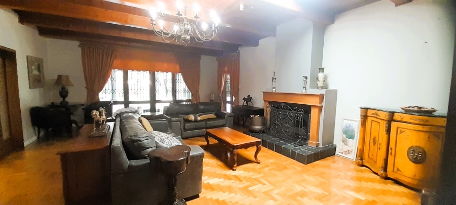 To Let 4 Bedroom Property for Rent in Waterkloof Gauteng