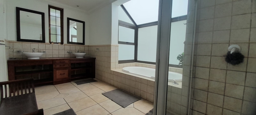 To Let 4 Bedroom Property for Rent in Waterkloof Gauteng
