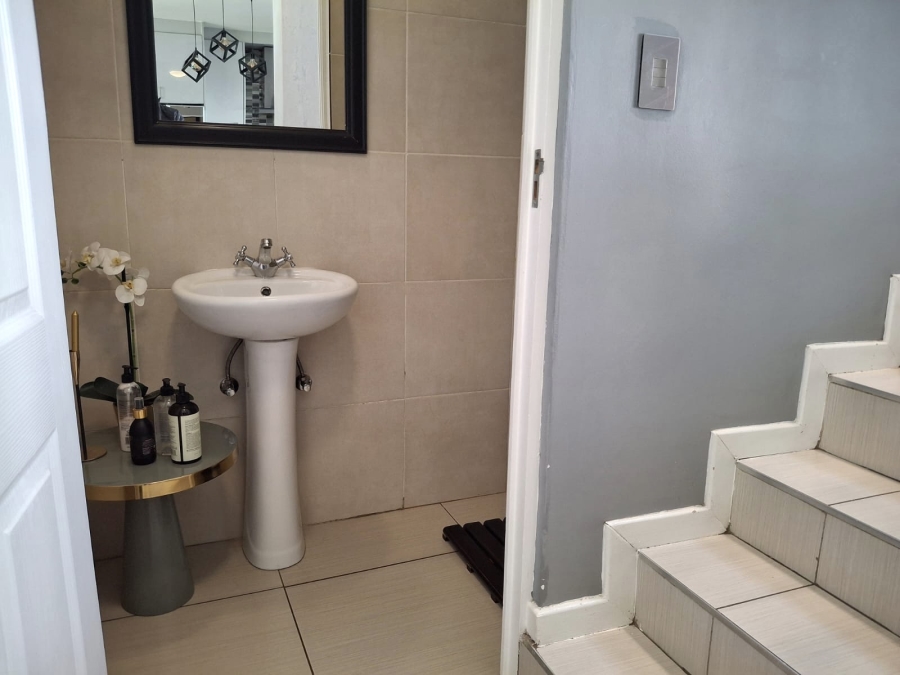 To Let 4 Bedroom Property for Rent in Blue Hills Gauteng