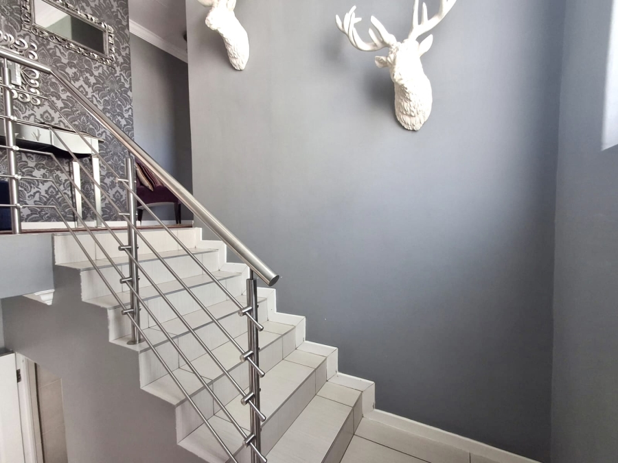 To Let 4 Bedroom Property for Rent in Blue Hills Gauteng