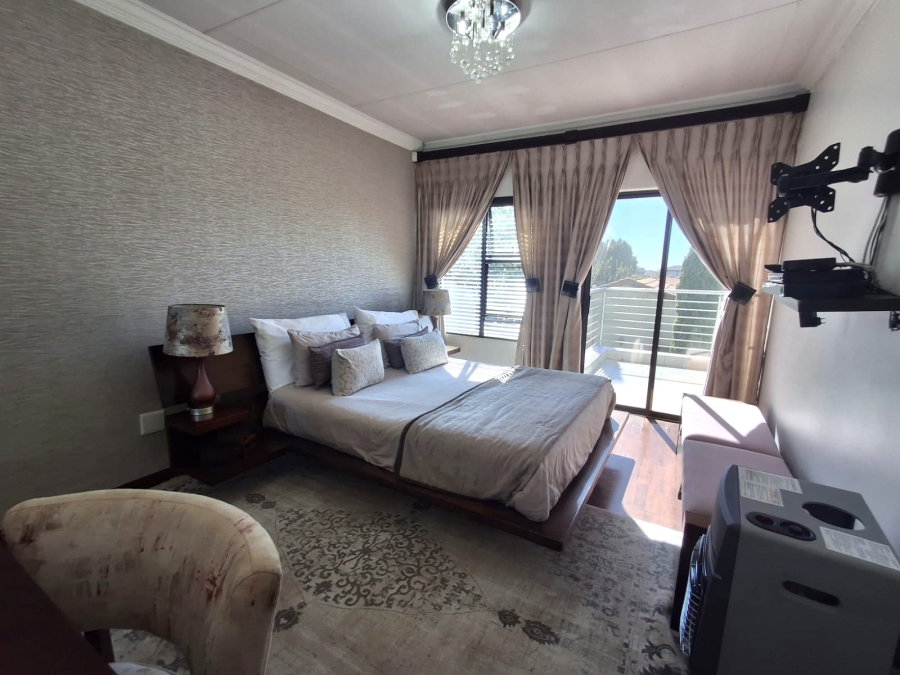To Let 4 Bedroom Property for Rent in Blue Hills Gauteng