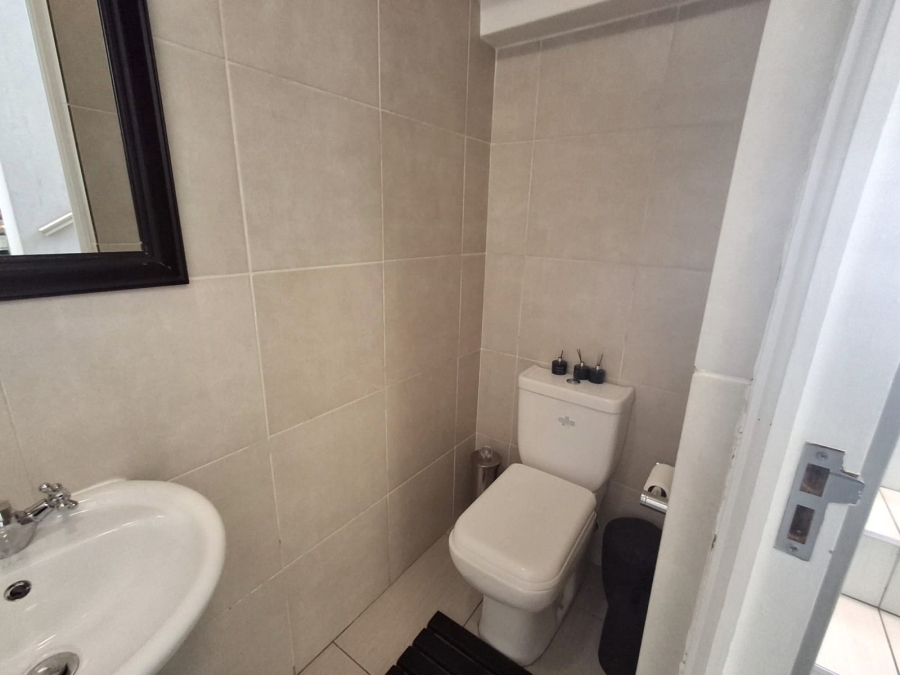 To Let 4 Bedroom Property for Rent in Blue Hills Gauteng