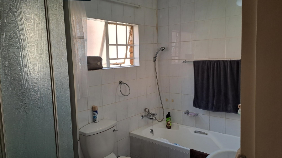 1 Bedroom Property for Sale in Helderkruin Gauteng