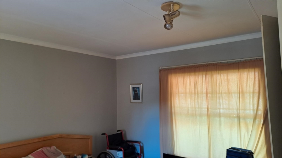 1 Bedroom Property for Sale in Helderkruin Gauteng