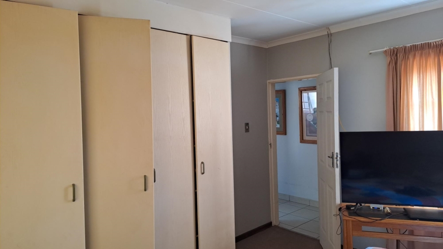 1 Bedroom Property for Sale in Helderkruin Gauteng