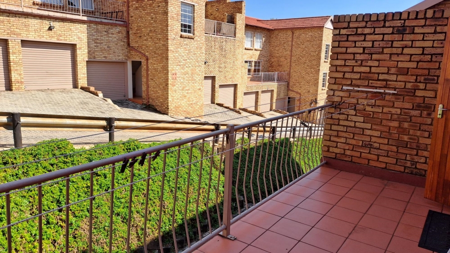 1 Bedroom Property for Sale in Helderkruin Gauteng