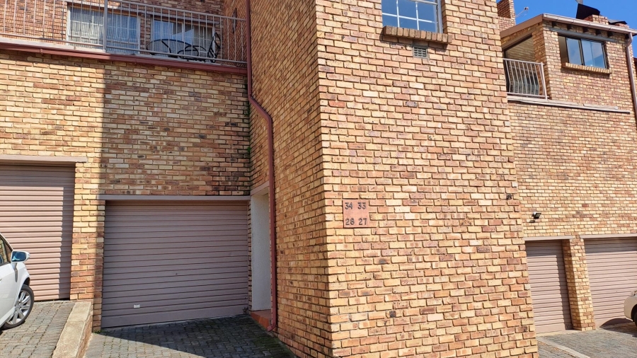 1 Bedroom Property for Sale in Helderkruin Gauteng