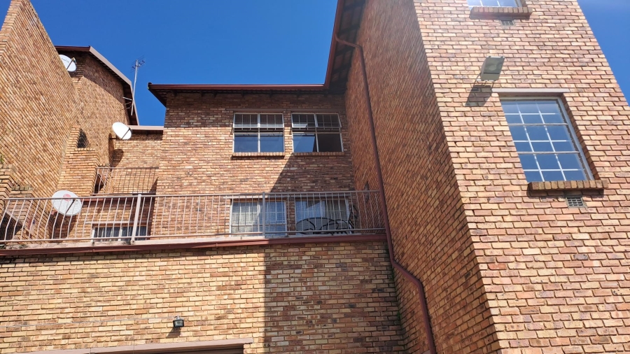 1 Bedroom Property for Sale in Helderkruin Gauteng