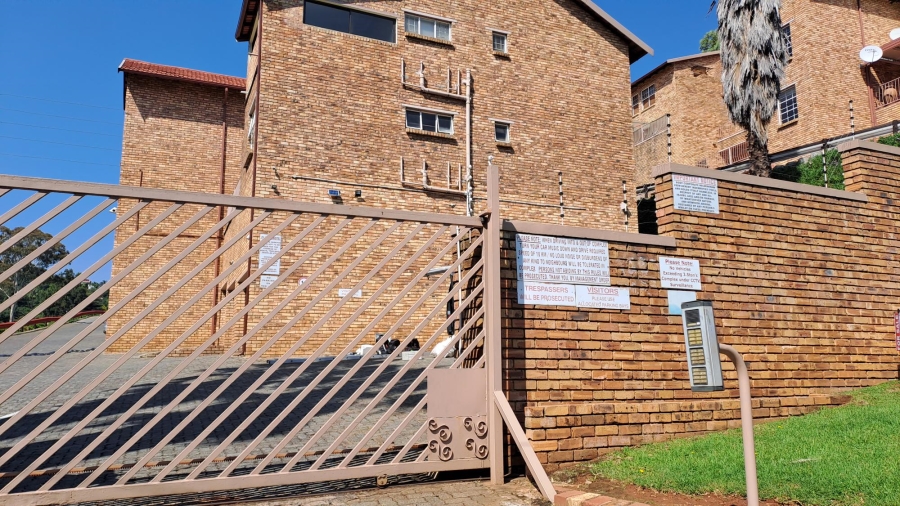 1 Bedroom Property for Sale in Helderkruin Gauteng