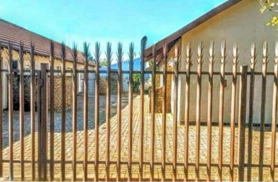 2 Bedroom Property for Sale in Vooruitsig Gauteng