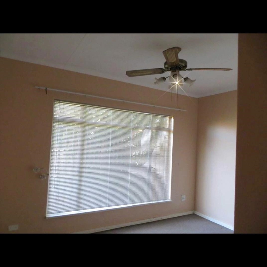 2 Bedroom Property for Sale in Vooruitsig Gauteng