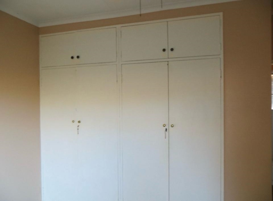 2 Bedroom Property for Sale in Vooruitsig Gauteng