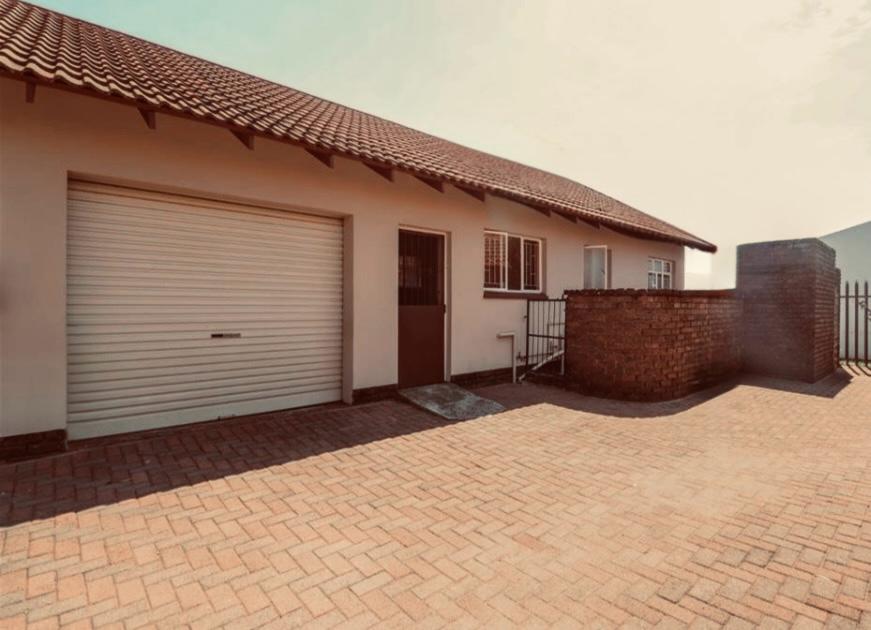 2 Bedroom Property for Sale in Vooruitsig Gauteng