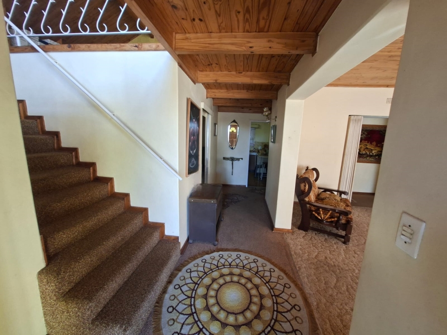 6 Bedroom Property for Sale in Rant En Dal Gauteng
